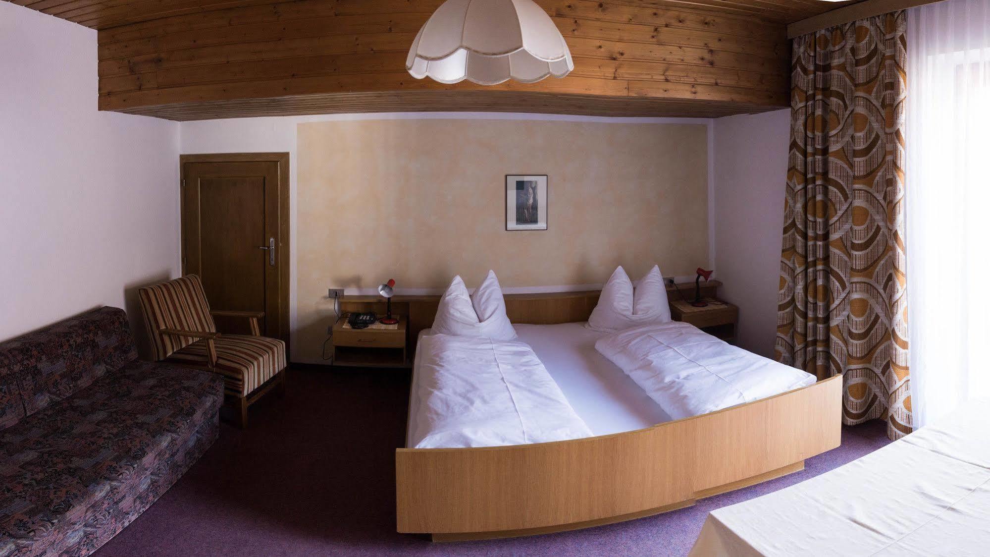 Hotel Rose Villabassa Esterno foto